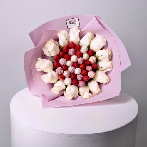 Букет клубники с цветами "Рапунцель"